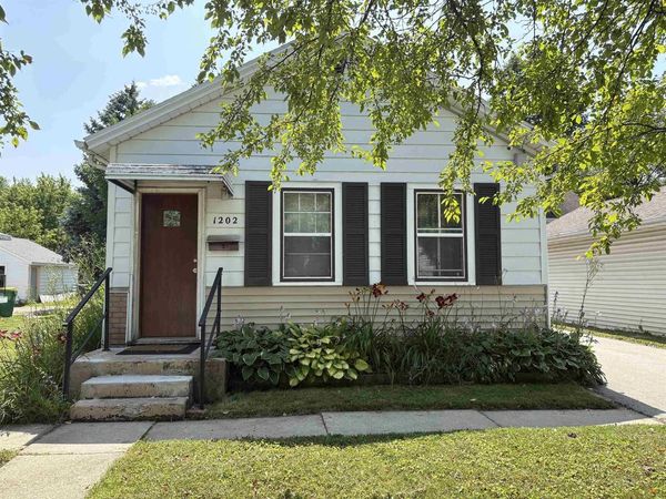1202 STUART STREET, Green Bay, WI 54301