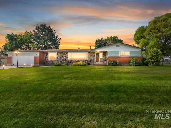 111 Palmer Dr, Nampa, ID 83686
