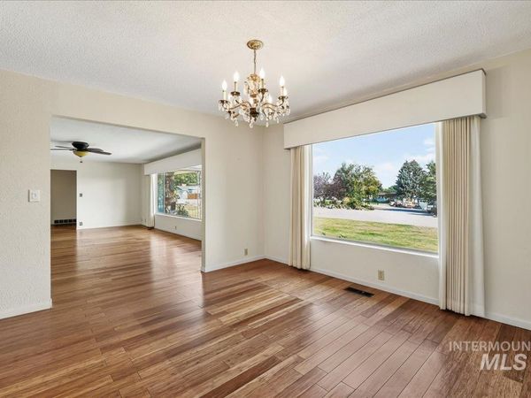 111 Palmer Dr, Nampa, ID 83686