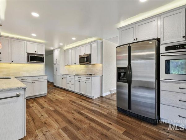 111 Palmer Dr, Nampa, ID 83686