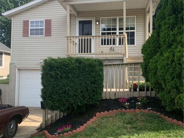 1843 Springfield Center Rd , Akron, OH 44312