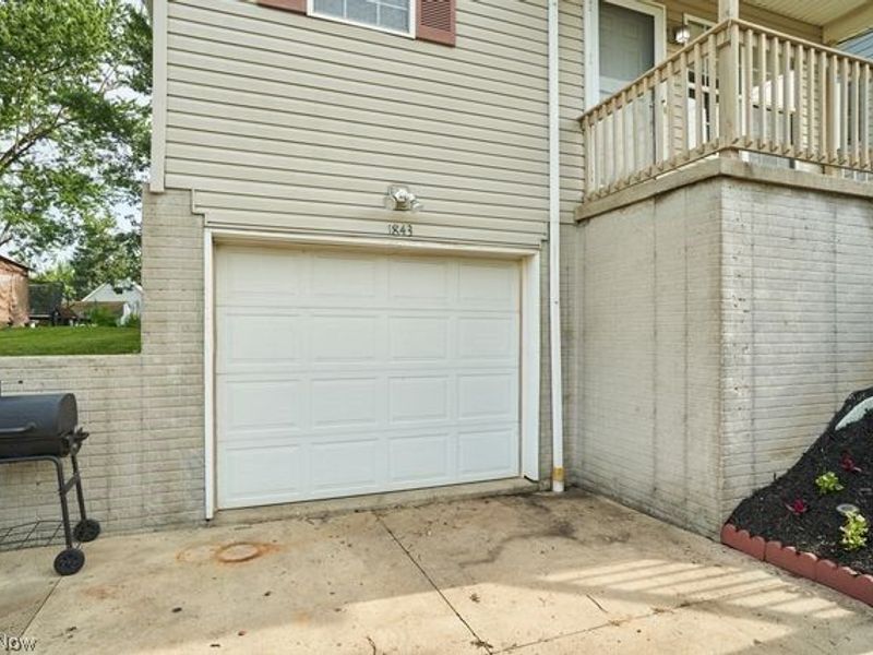 1843 Springfield Center Rd, Akron, OH 44312 Photo 2