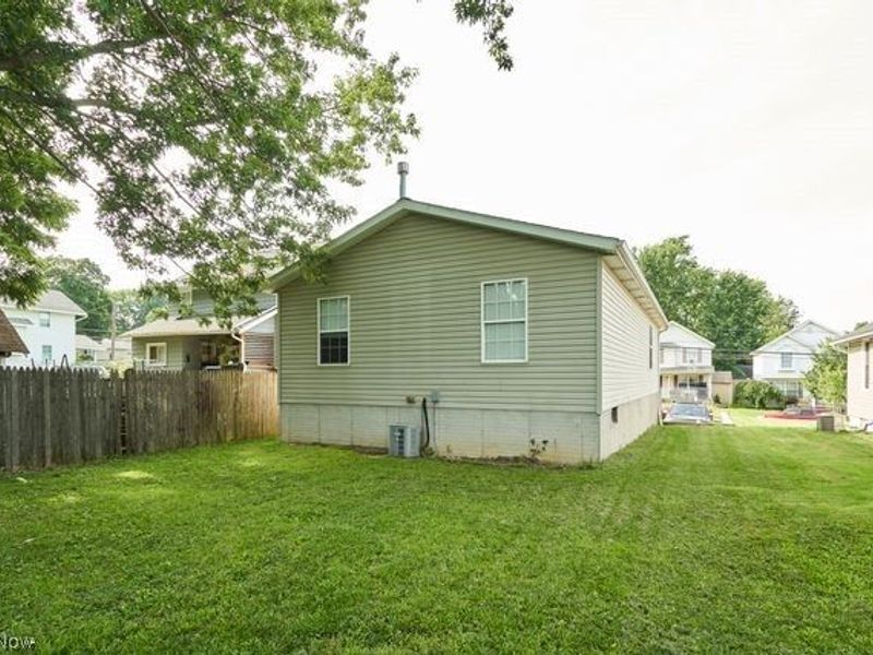 1843 Springfield Center Rd, Akron, OH 44312 Photo 4