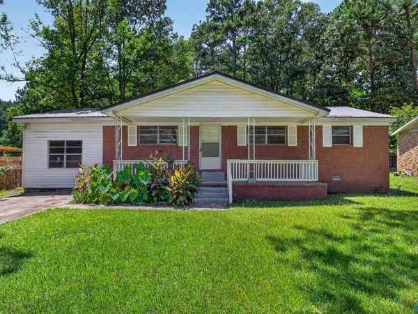 1544 Hooks Lake Road, Gadsden, AL 35901
