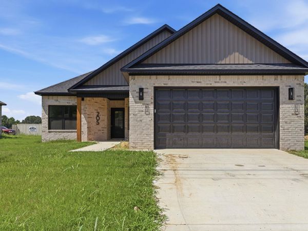 205 E Flordia Street, Beebe, AR 72012