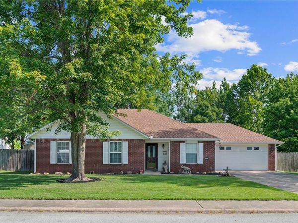 2224 S Brandi Drive, Fayetteville, AR 72701