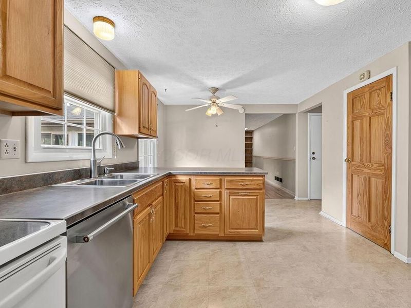 977 Danvers Avenue , Westerville, OH 43081 Photo 17