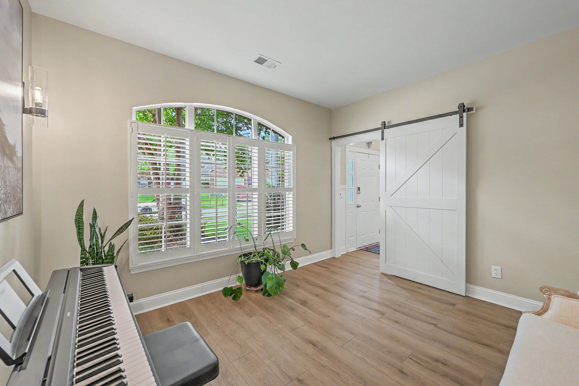 203 N Pembroke Drive Photo 11