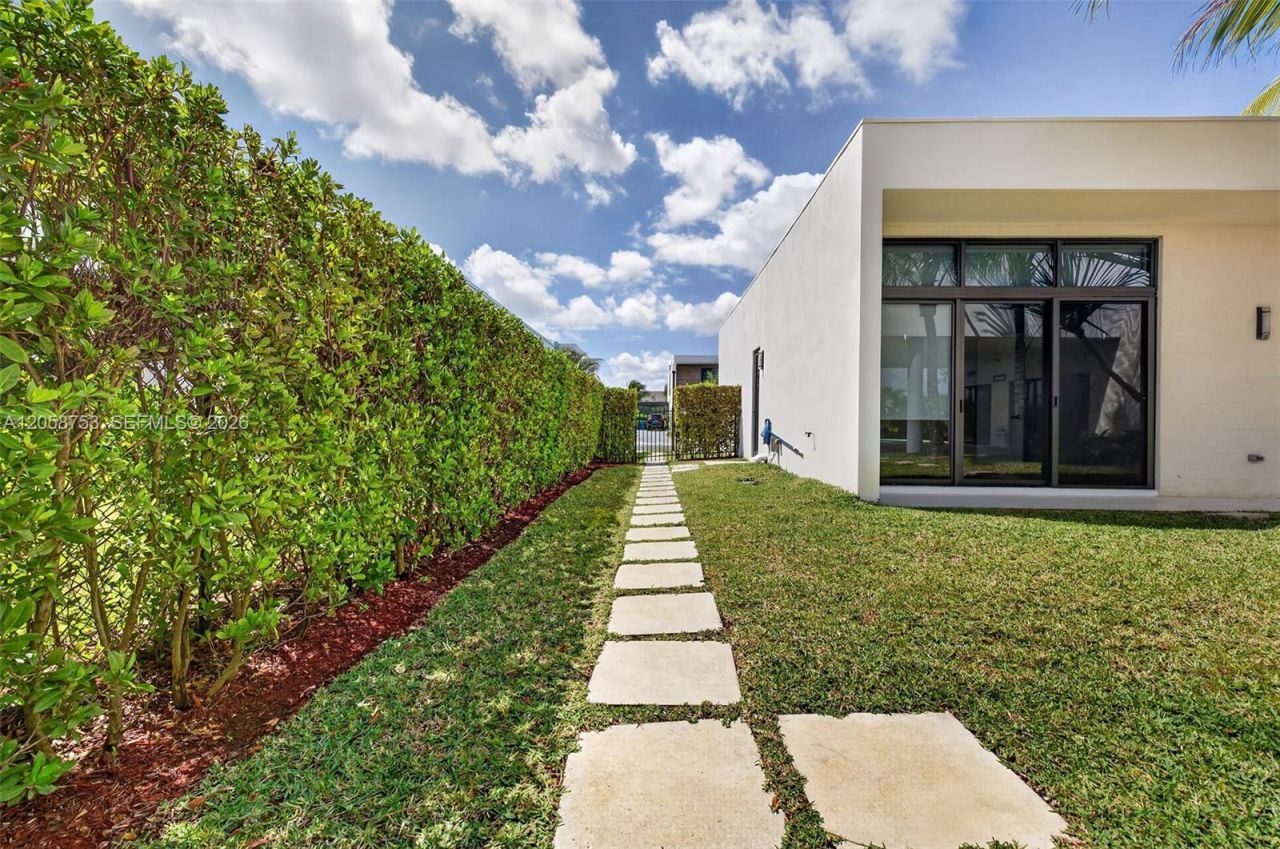 16709 N Botaniko Dr N , Weston, FL 33326 Photo