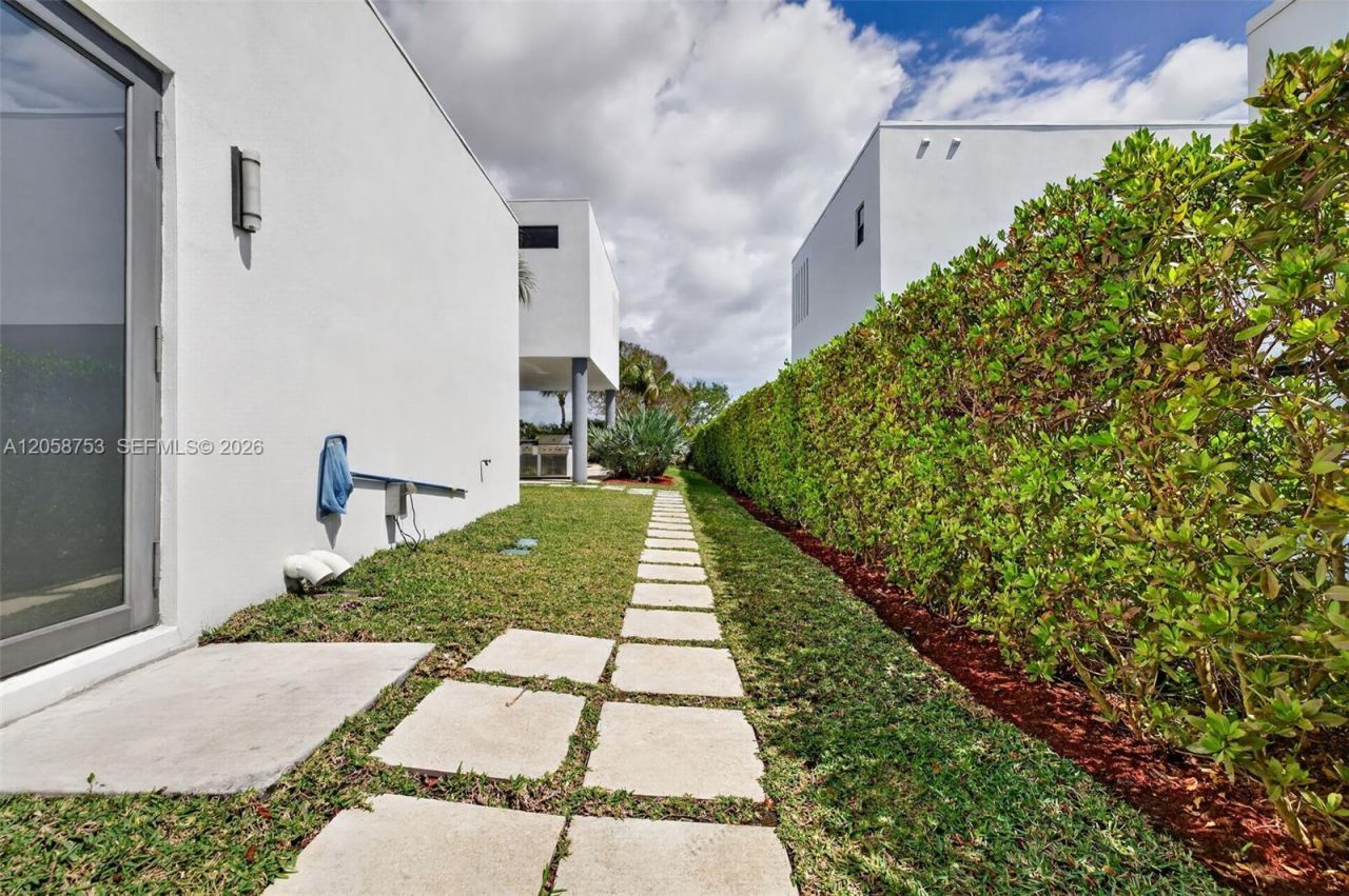 16709 N Botaniko Dr N , Weston, FL 33326 Photo