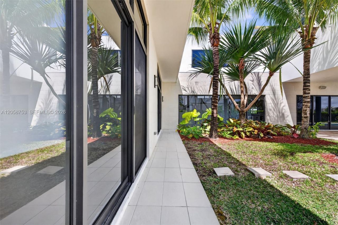 16709 N Botaniko Dr N , Weston, FL 33326 Photo