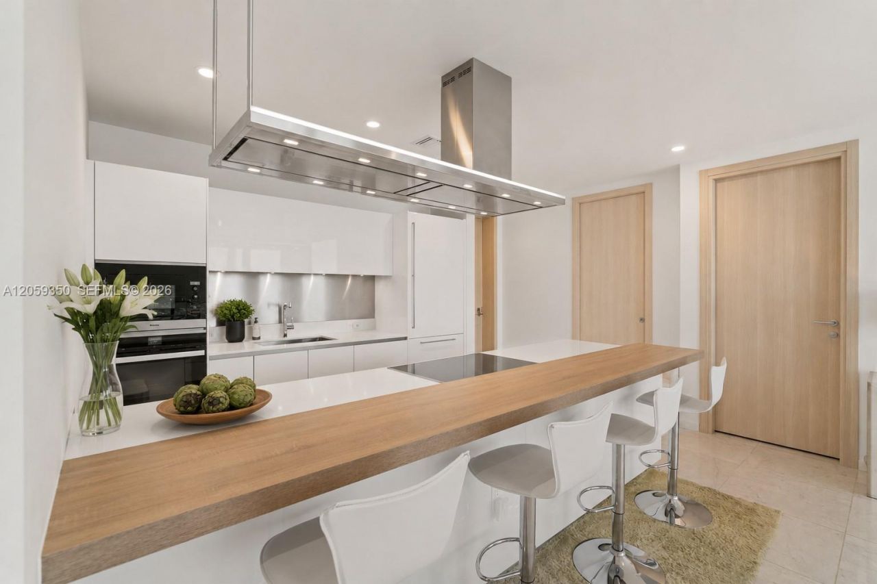 1000 Brickell, Unit PH6106, Miami, FL 33131 Photo