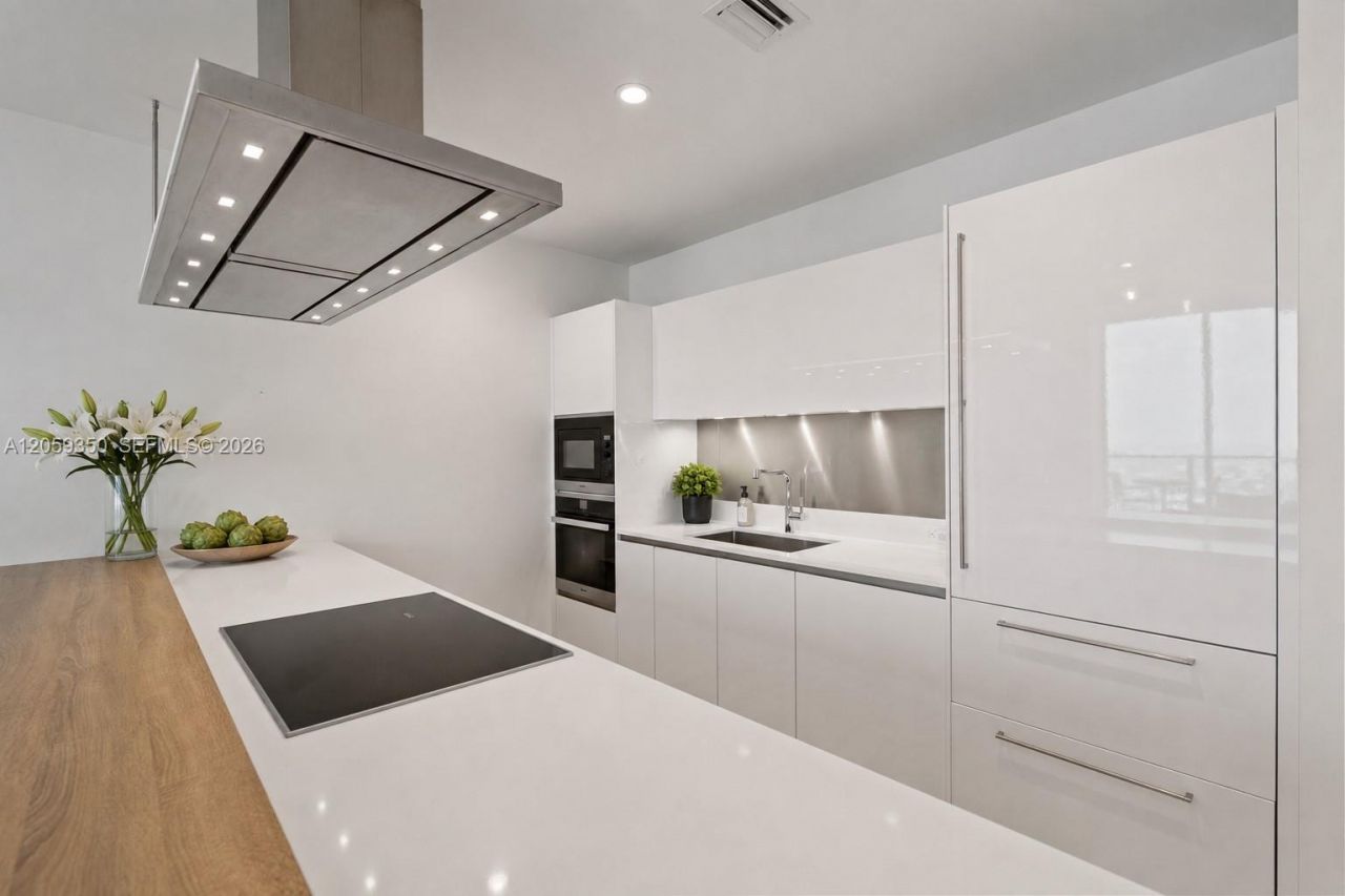 1000 Brickell, Unit PH6106, Miami, FL 33131 Photo