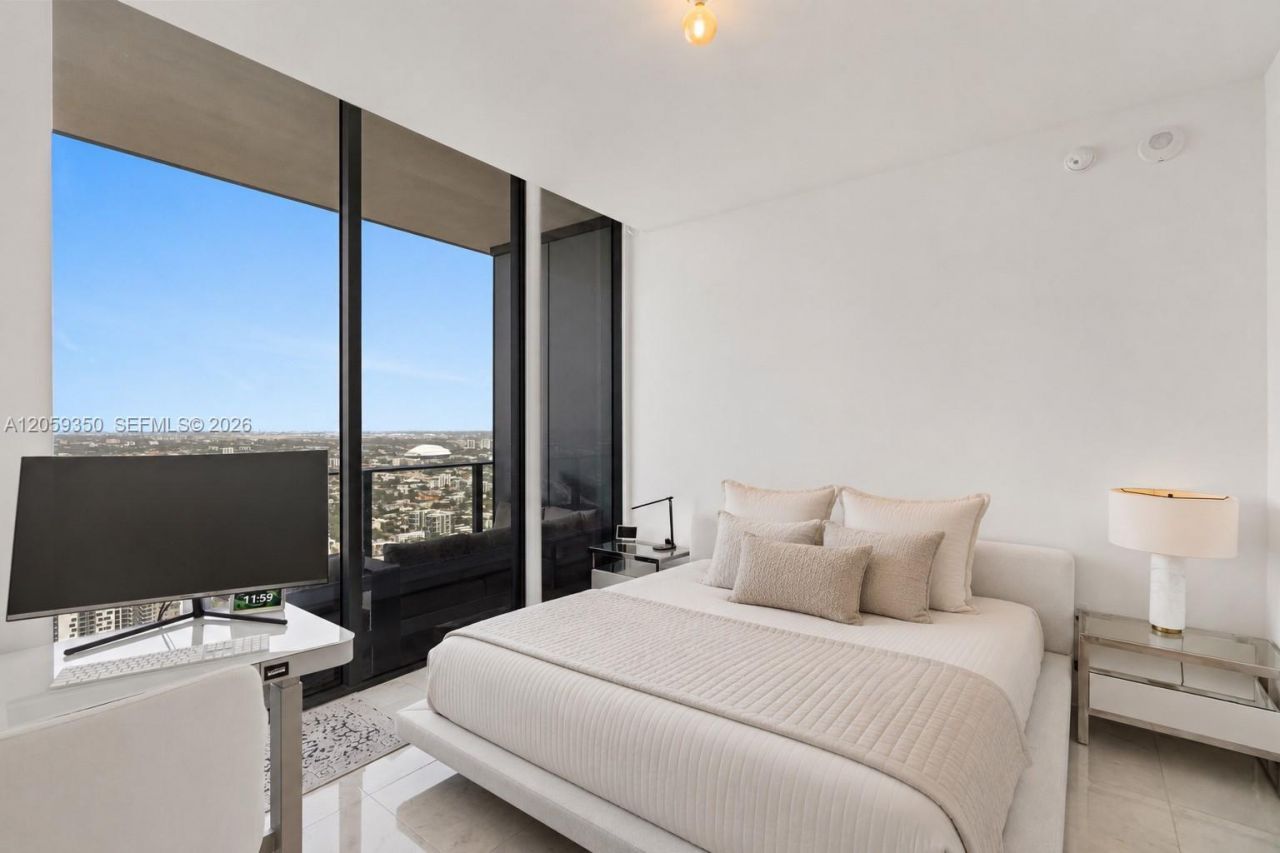 1000 Brickell, Unit PH6106, Miami, FL 33131 Photo