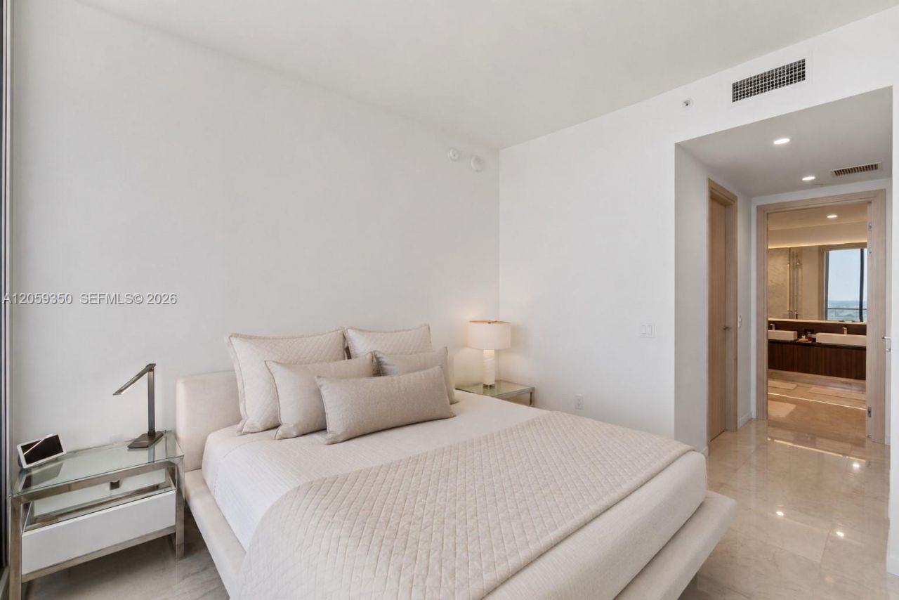 1000 Brickell, Unit PH6106, Miami, FL 33131 Photo