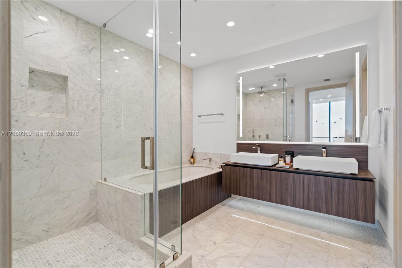 1000 Brickell, Unit PH6106, Miami, FL 33131 Photo