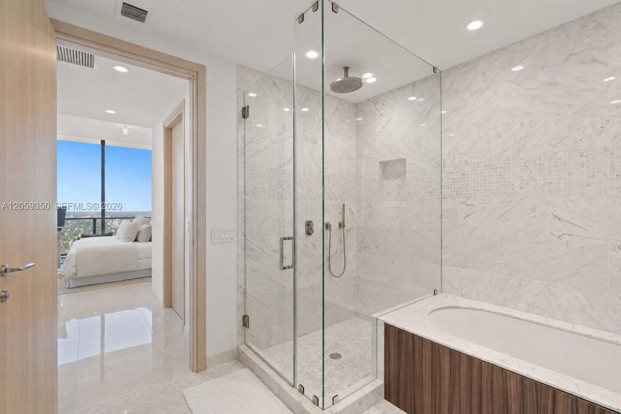 1000 Brickell, Unit PH6106, Miami, FL 33131 Photo
