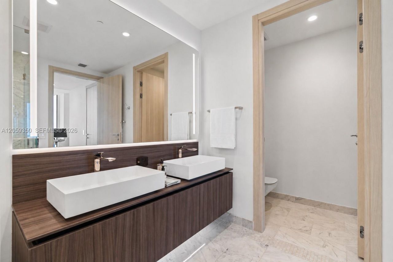 1000 Brickell, Unit PH6106, Miami, FL 33131 Photo