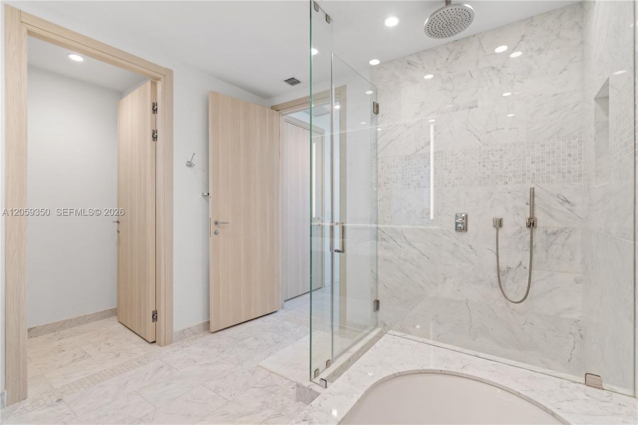 1000 Brickell, Unit PH6106, Miami, FL 33131 Photo