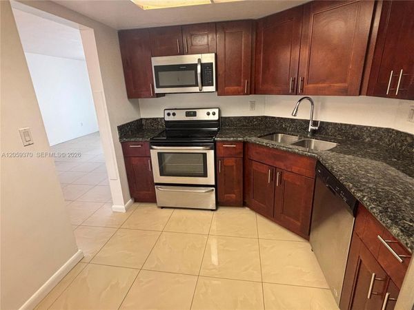 7410 SW 82nd St, Unit K203, Miami, FL 33143