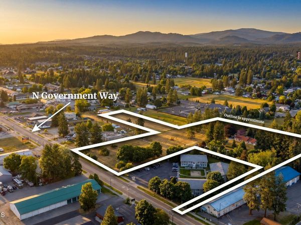 10064 N Government Way , Hayden, ID 83835