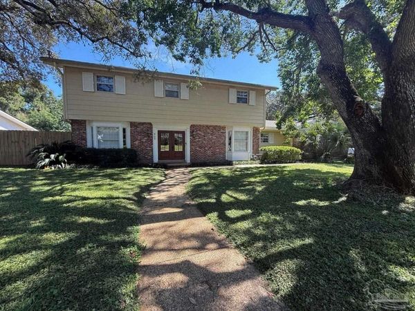 905 Poinciana Dr, Gulf Breeze, FL 32561