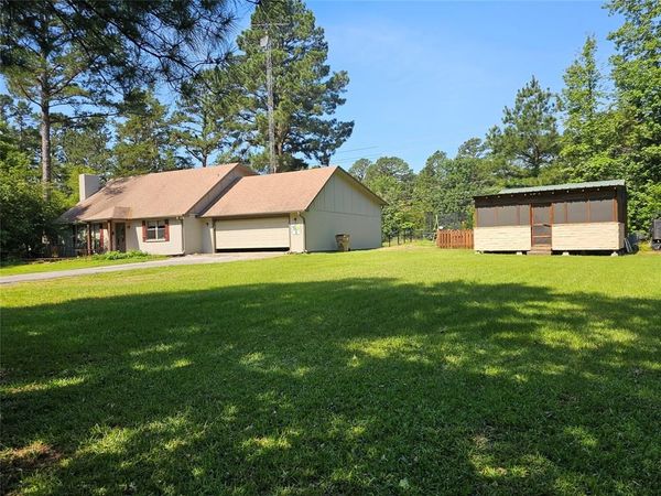 411 Green Meadow Trail , Holly Lake Ranch, TX 75765