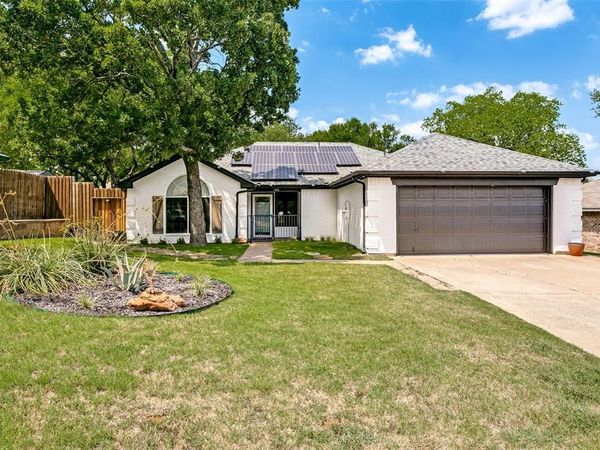 103 Hilltop Drive , Kennedale, TX 76060