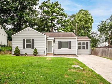 4552 N Locust Street, Kansas City, MO 64116