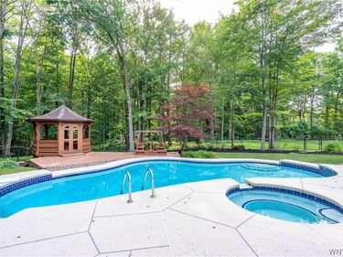 76 Tanglewood Drive W, Orchard Park, NY 14127