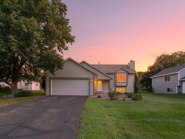 9044 Sequoia Road, Woodbury, MN 55125