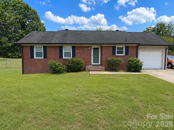 1507 Dallas Cherryville Highway, Dallas, NC 28034