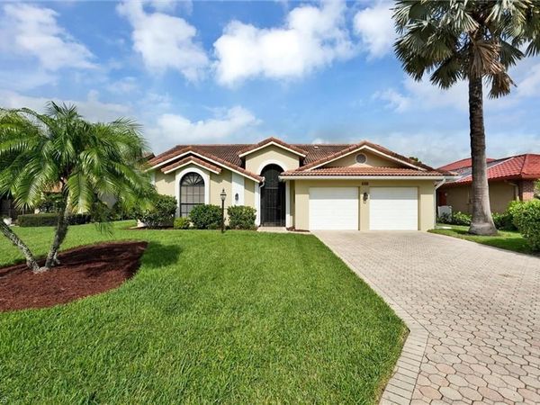 453 Countryside DR, NAPLES, FL 34104