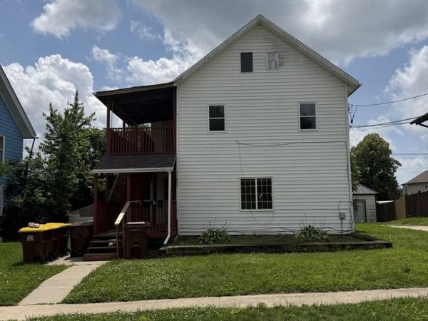 609 W Pleasant Street , Freeport, IL 61032