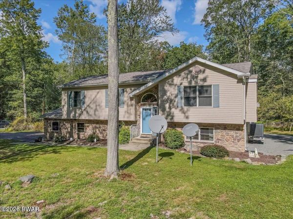 801 Sun Valley Court , Tafton, PA 18464