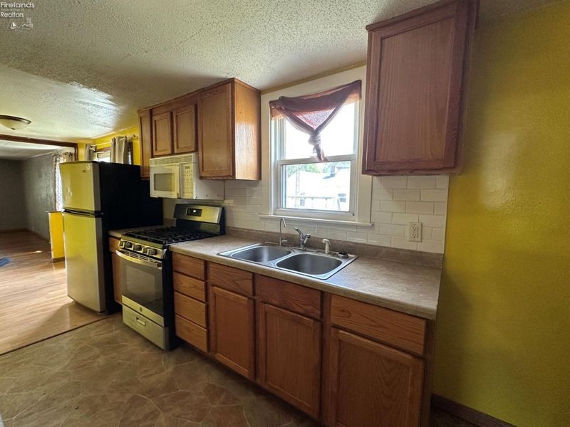 4120 Waltham, Northwood, OH 43619 Photo 6