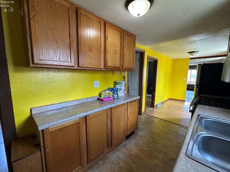 4120 Waltham, Northwood, OH 43619 Photo 7