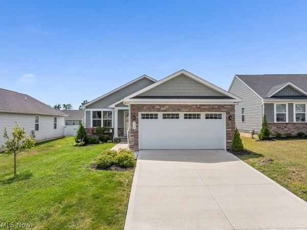 998 Sunrise Way , Akron, OH 44312