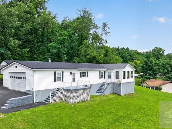382 Fellowship St, Bluefield, WV 24701