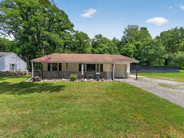 2816 S Locust Road, South Bend, IN 46614