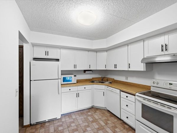 2455 Londin Lane E, Unit 417, Maplewood, MN 55119