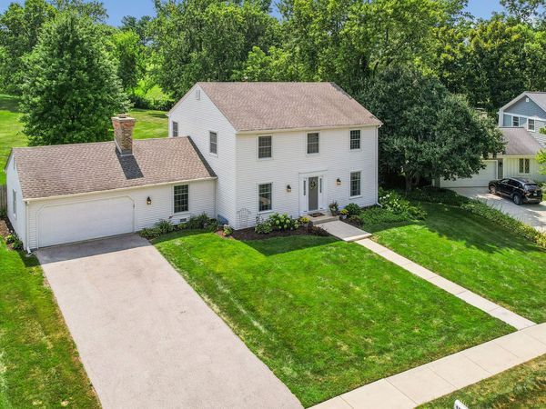 6S370 New Castle Road, Naperville, IL 60540