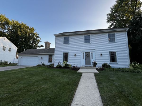 6S370 New Castle Road , Naperville, IL 60540