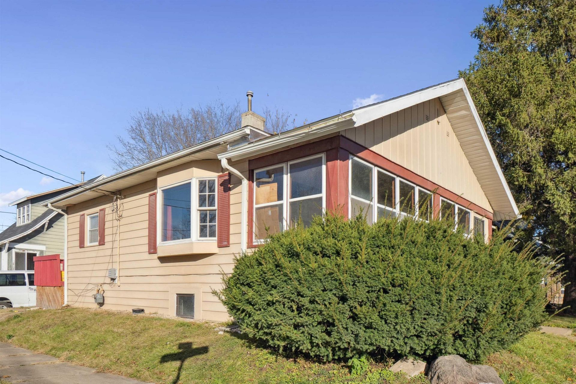 226 Campbell Avenue, Waterloo, IA 50701 Main Photo