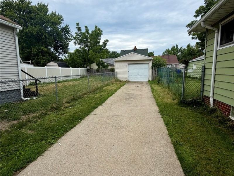 13210 Carrington Avenue, Cleveland, OH 44135 Photo 4