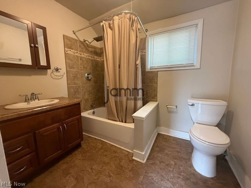 1726 Starkweather Avenue, Unit Upper, Cleveland, OH 44113 Photo 11