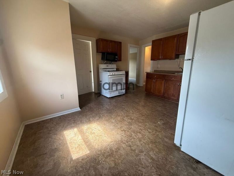 1726 Starkweather Avenue, Unit Upper, Cleveland, OH 44113 Photo 2