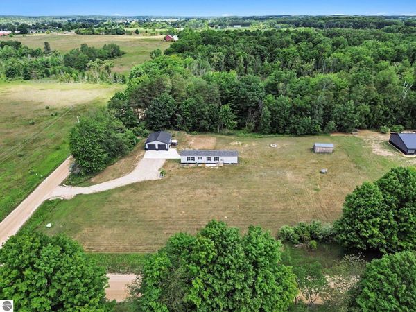 8985 Fordyce Road S, Shepherd, MI 48883