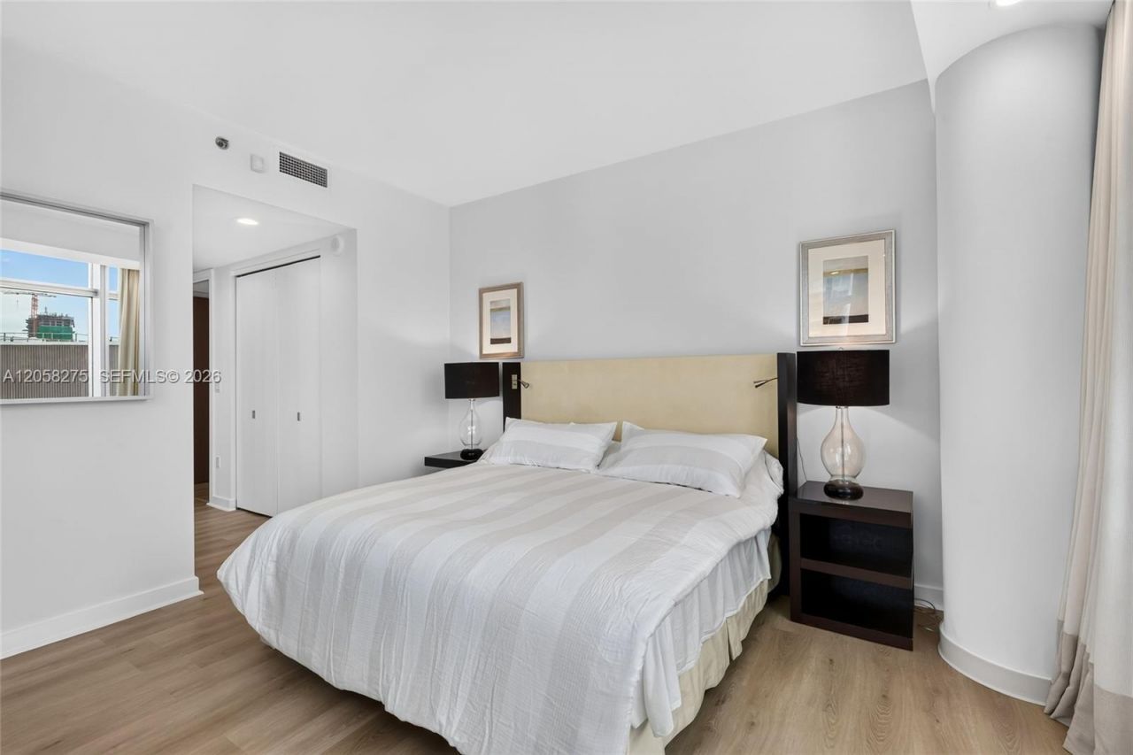 1395 Brickell Ave, Unit 2813, Miami, FL 33131 Photo