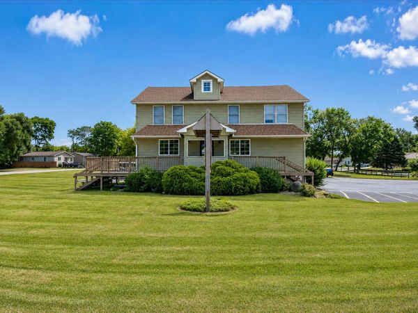 12425 Antioch Rd, Salem Lakes, WI 53179